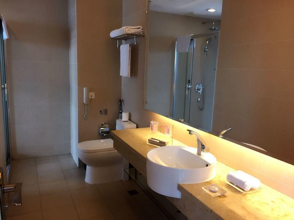 Guangzhou Bauhinia Hotel Экстерьер фото
